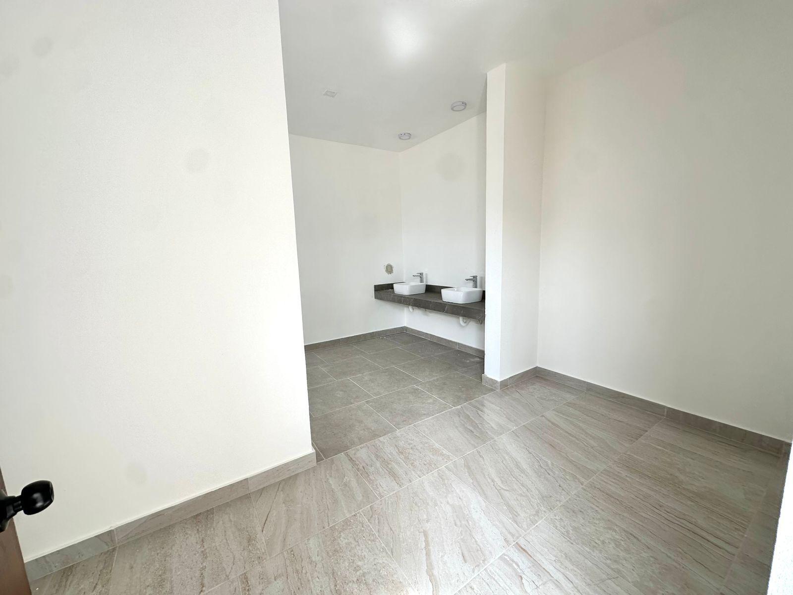Casa en Venta de Oportunidad en Vía Cumbres Cancún – 4 Recámaras, 2 Niveles