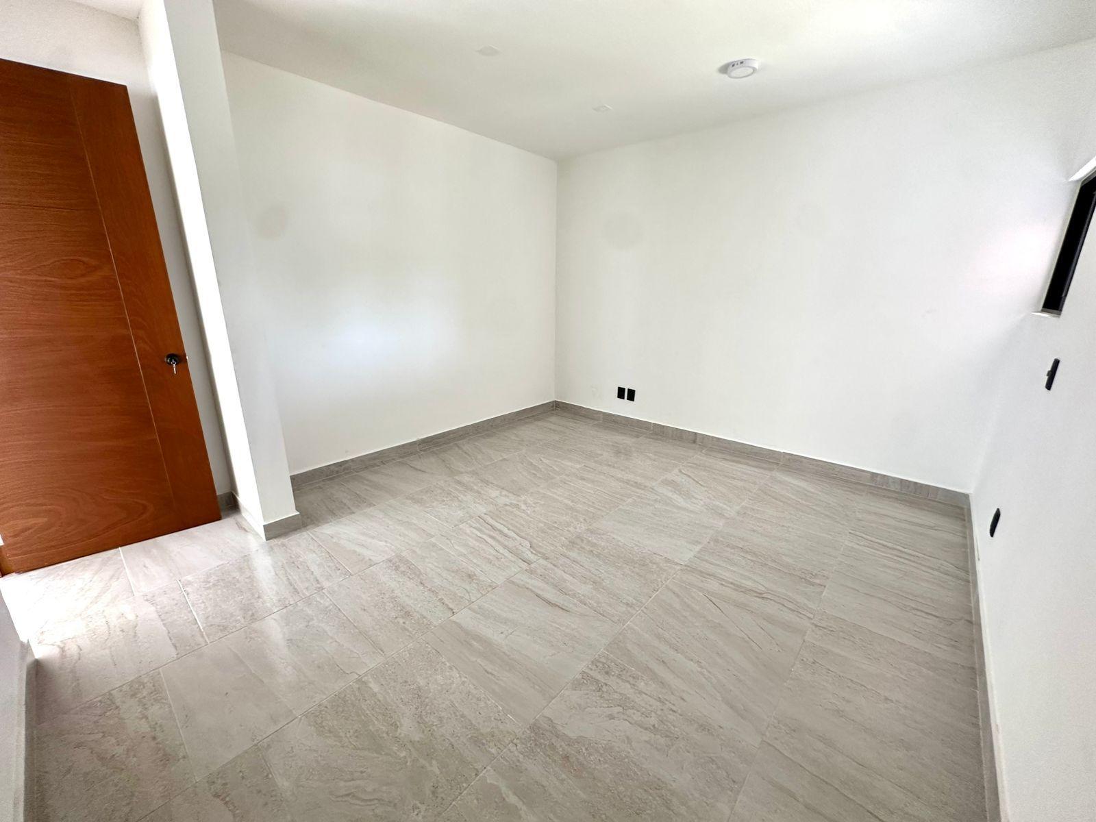 Casa en Venta de Oportunidad en Vía Cumbres Cancún – 4 Recámaras, 2 Niveles