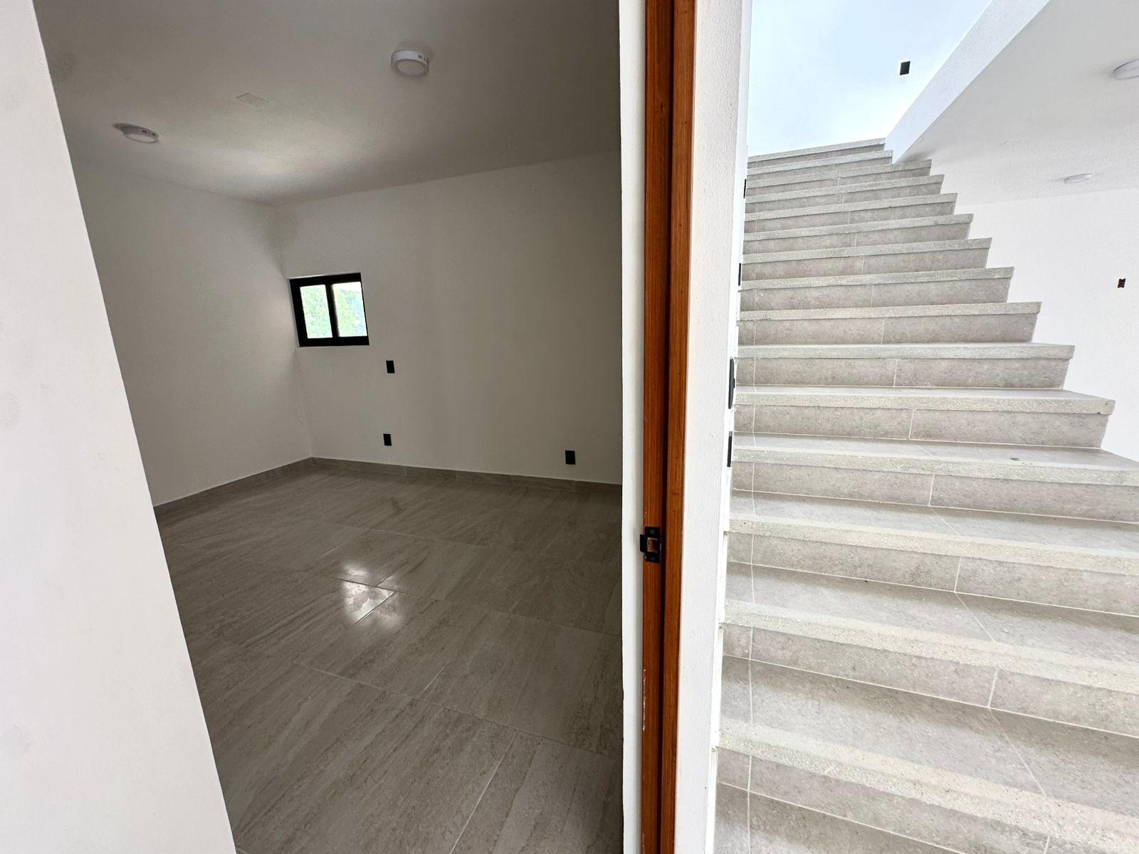 Casa en Venta de Oportunidad en Vía Cumbres Cancún – 4 Recámaras, 2 Niveles