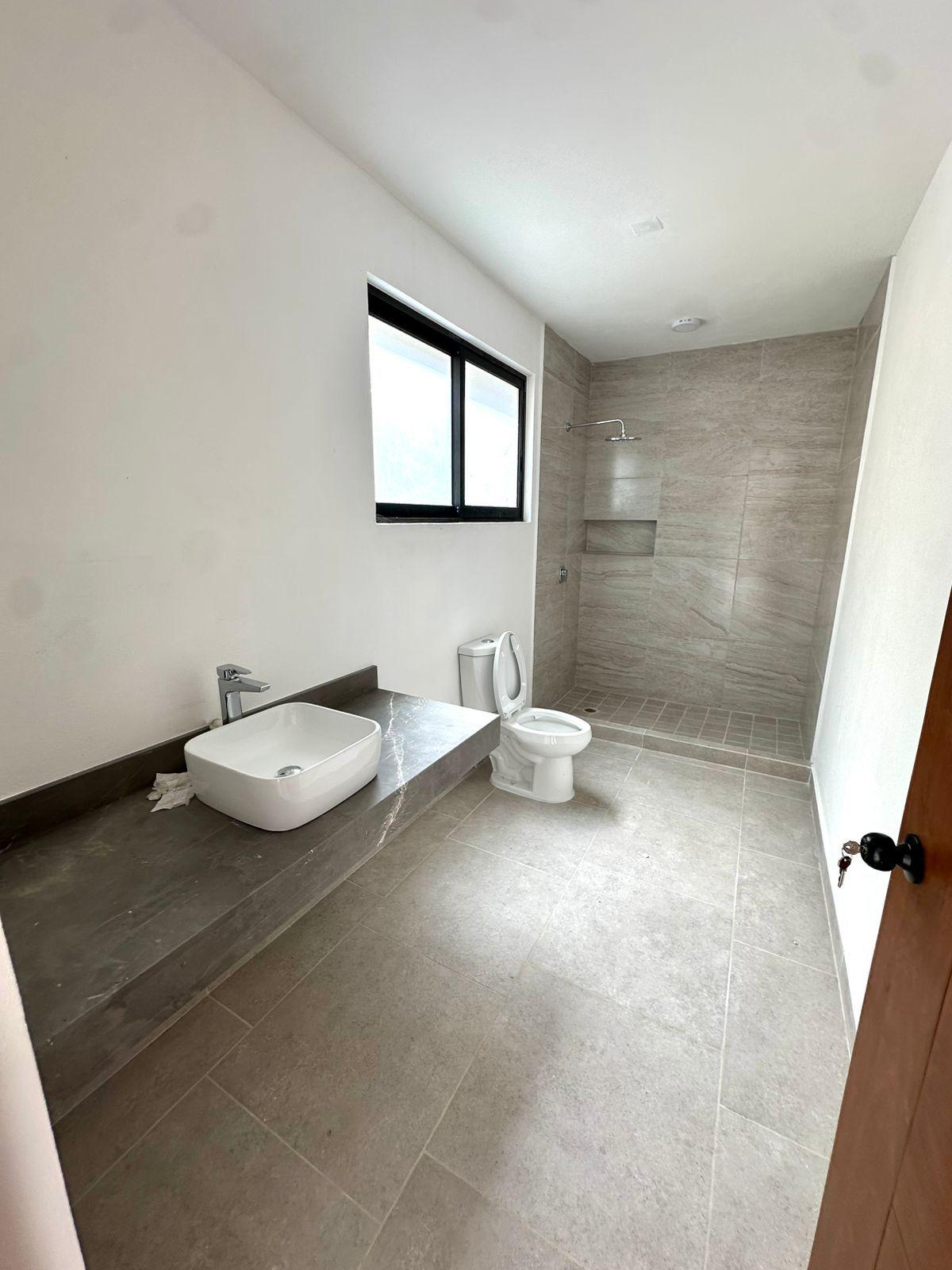 Casa en Venta de Oportunidad en Vía Cumbres Cancún – 4 Recámaras, 2 Niveles