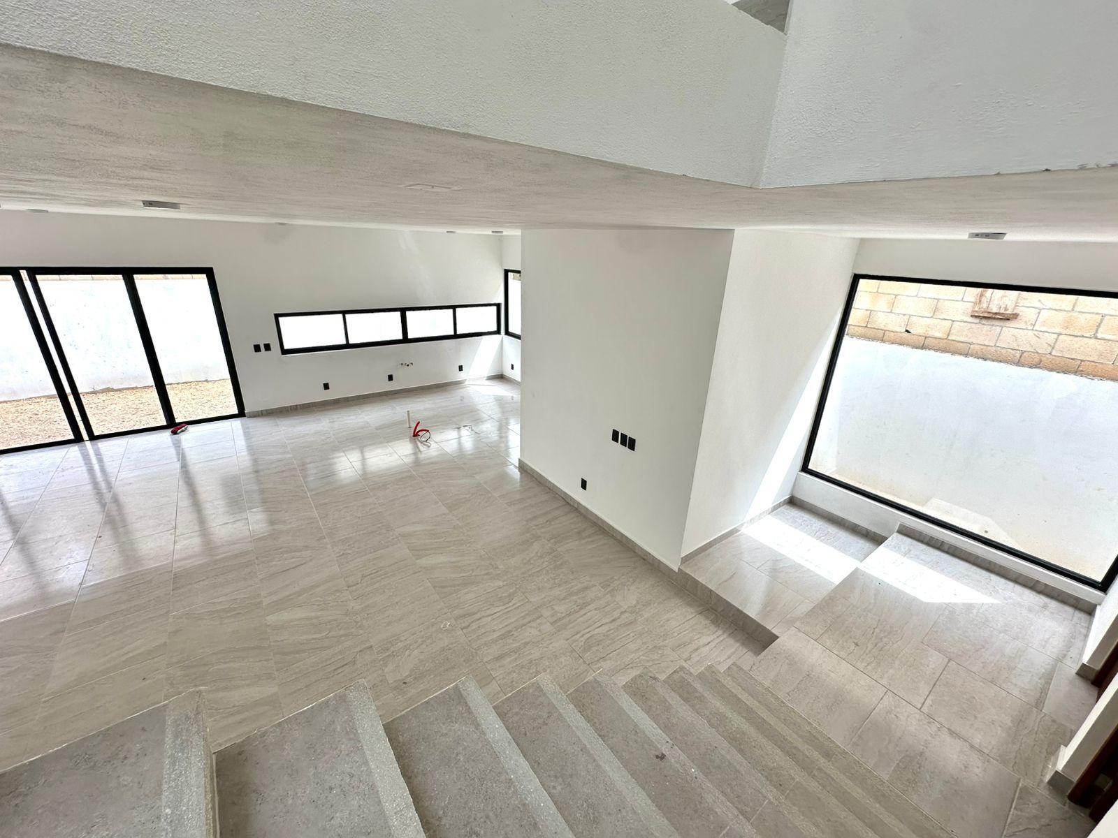 Casa en Venta de Oportunidad en Vía Cumbres Cancún – 4 Recámaras, 2 Niveles