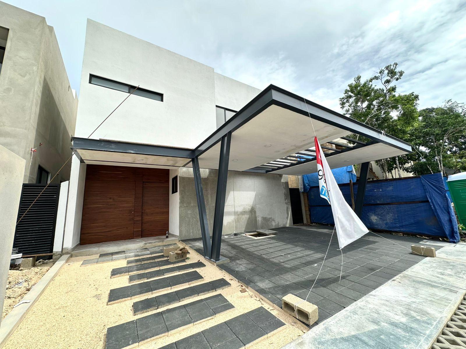 Casa en Venta de Oportunidad en Vía Cumbres Cancún – 4 Recámaras, 2 Niveles