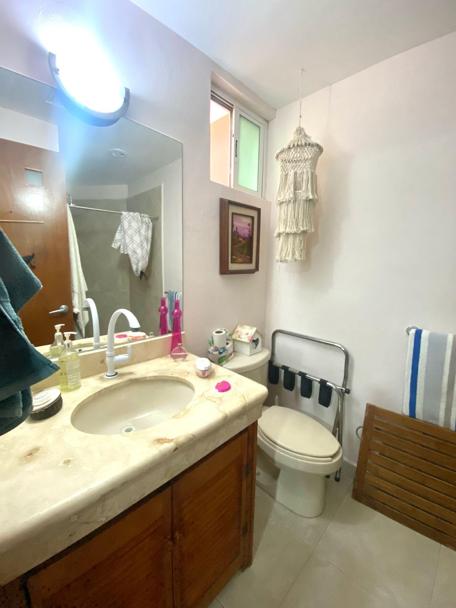 Vendo hermoso departamento en Condominio La Vista, El Table Cancún, con 3 recámaras y vista a la alberca