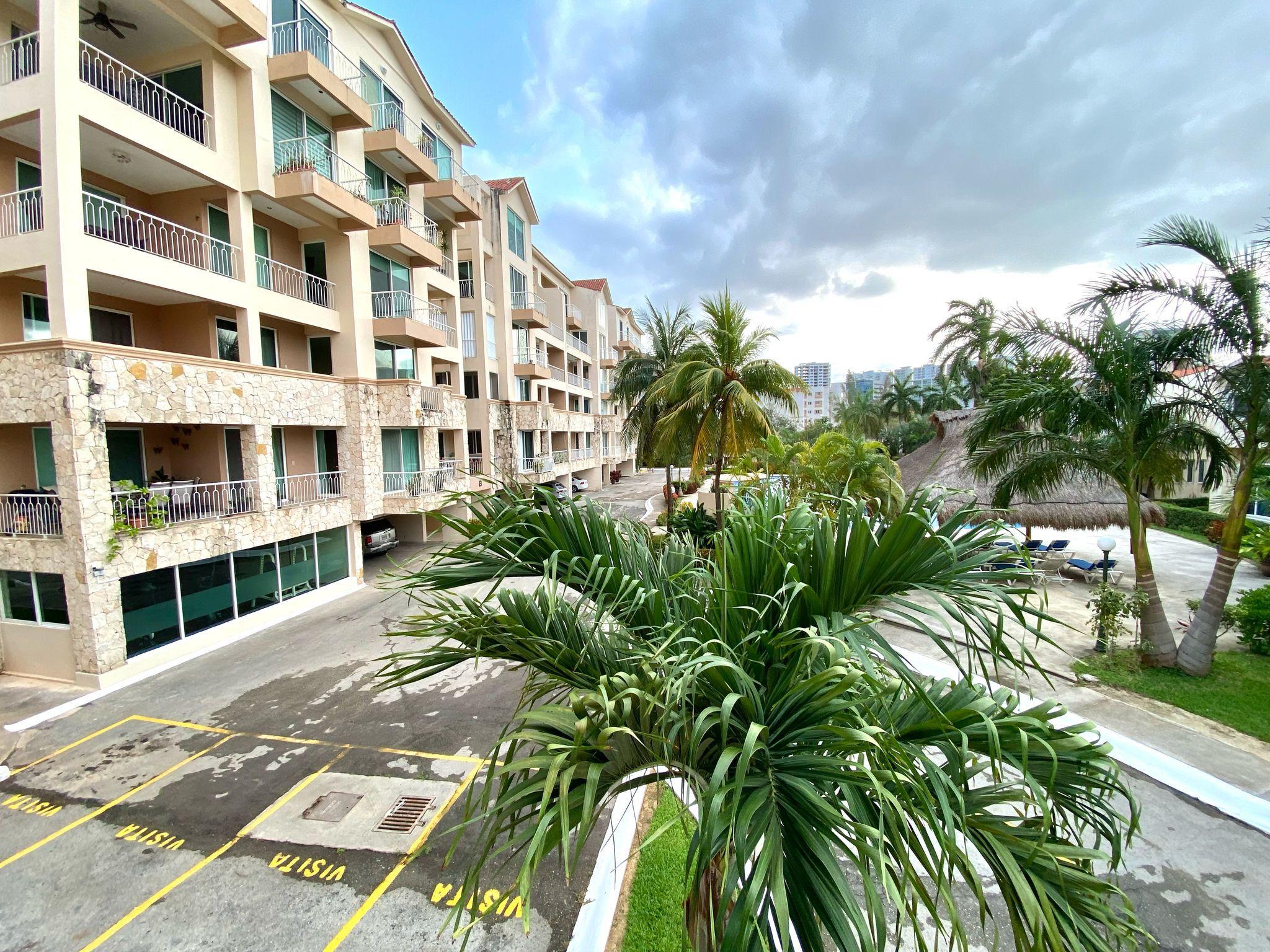Vendo hermoso departamento en Condominio La Vista, El Table Cancún, con 3 recámaras y vista a la alberca