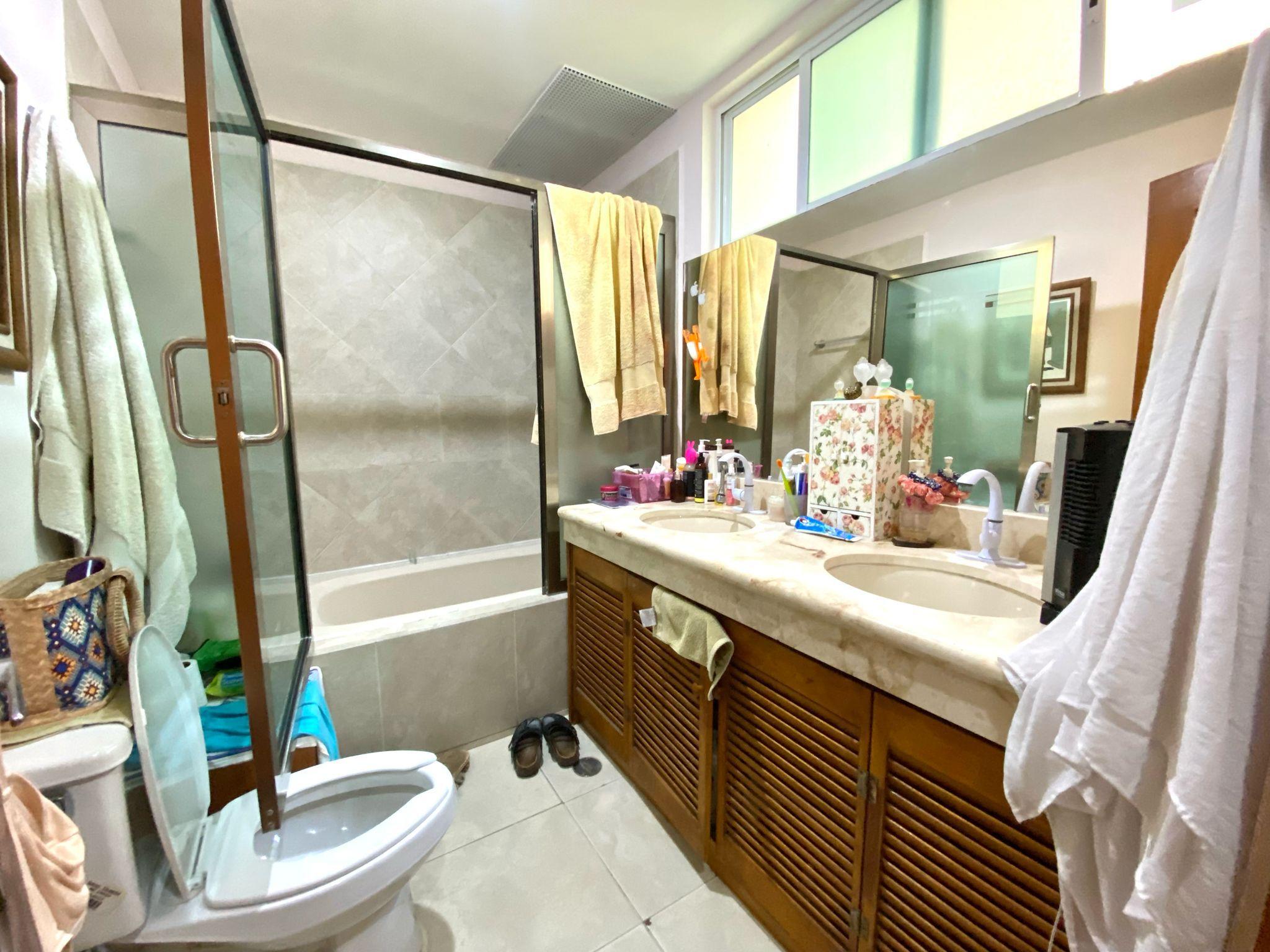 Vendo hermoso departamento en Condominio La Vista, El Table Cancún, con 3 recámaras y vista a la alberca