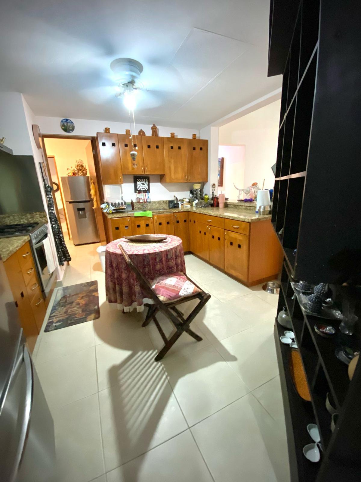 Vendo hermoso departamento en Condominio La Vista, El Table Cancún, con 3 recámaras y vista a la alberca