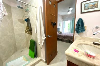 Vendo hermoso departamento en Condominio La Vista, El Table Cancún, con 3 recámaras y vista a la alberca