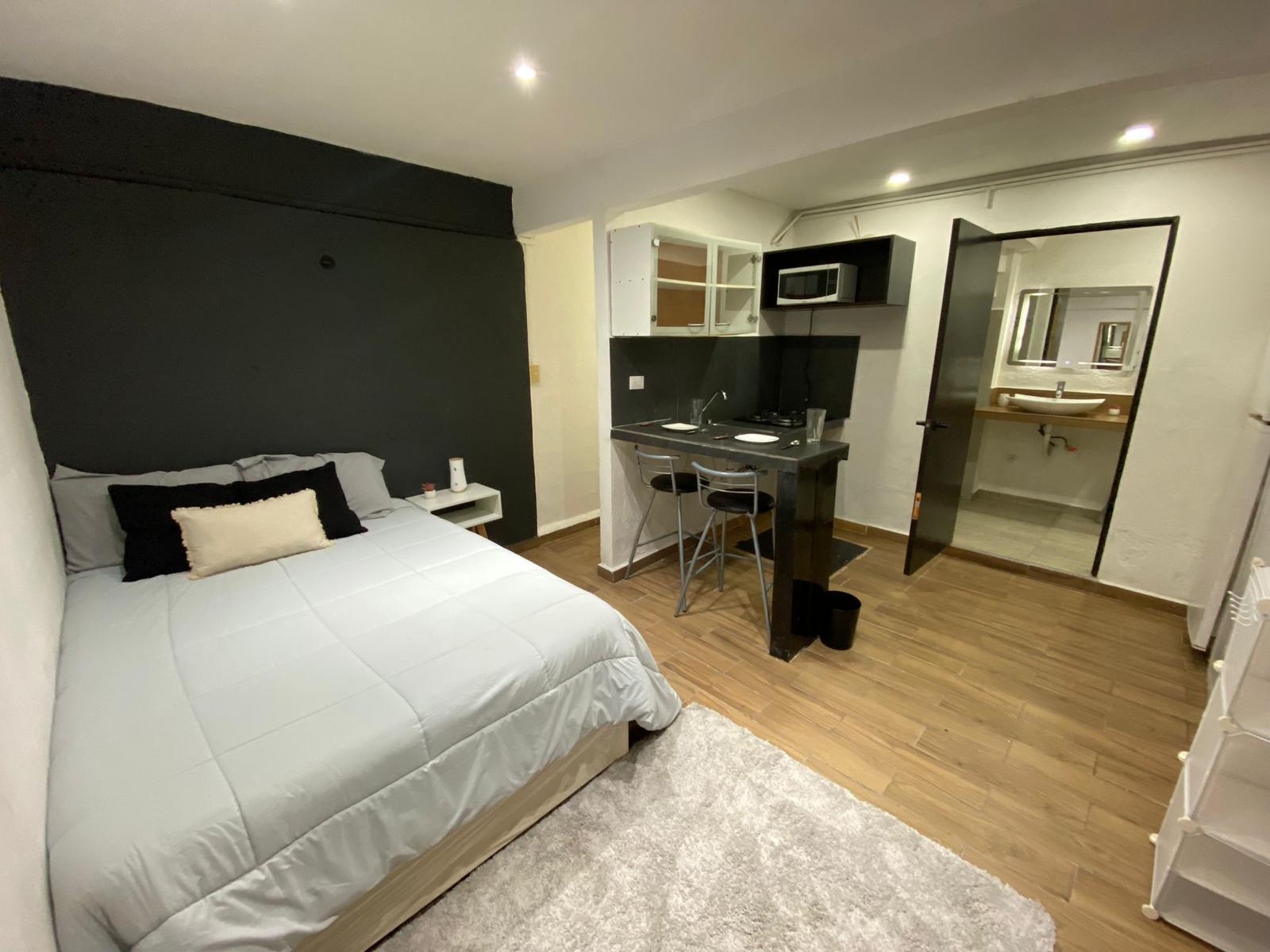 Loft Amueblado en Renta en SM 50 Cancún con Servicios Incluidos y Patio Privado