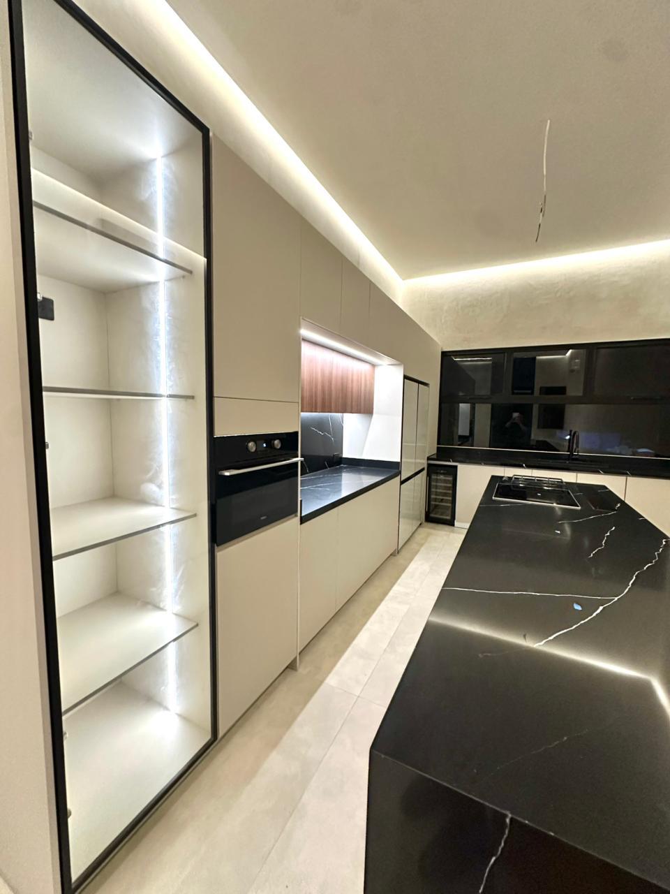 Casa de Lujo en Esquina con Alberca y Rooftop en Residencial Vía Cumbres, Cancún