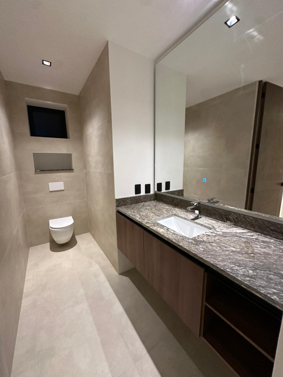 Casa de Lujo en Esquina con Alberca y Rooftop en Residencial Vía Cumbres, Cancún