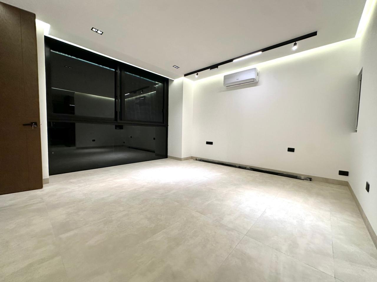 Casa de Lujo en Esquina con Alberca y Rooftop en Residencial Vía Cumbres, Cancún