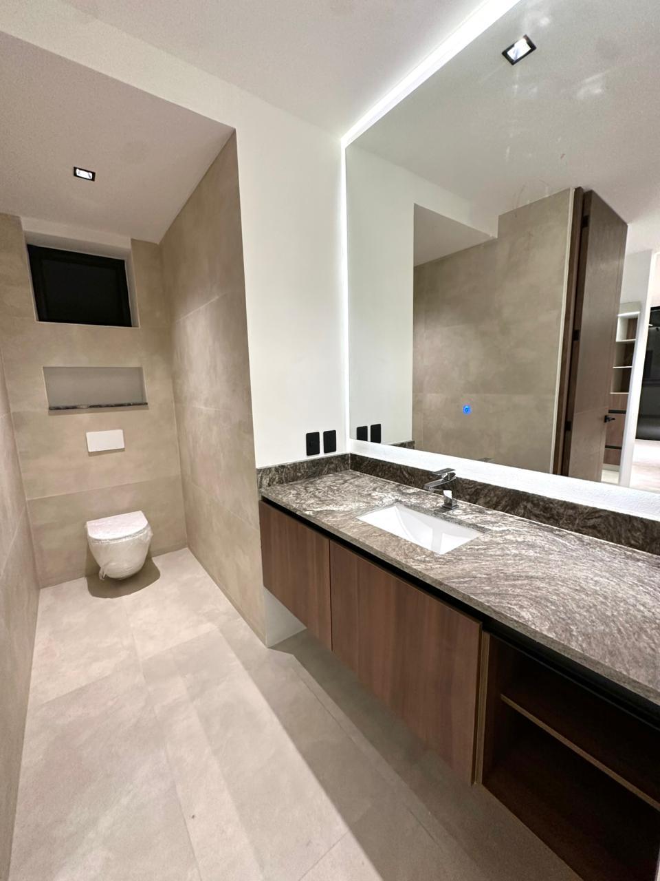 Casa de Lujo en Esquina con Alberca y Rooftop en Residencial Vía Cumbres, Cancún